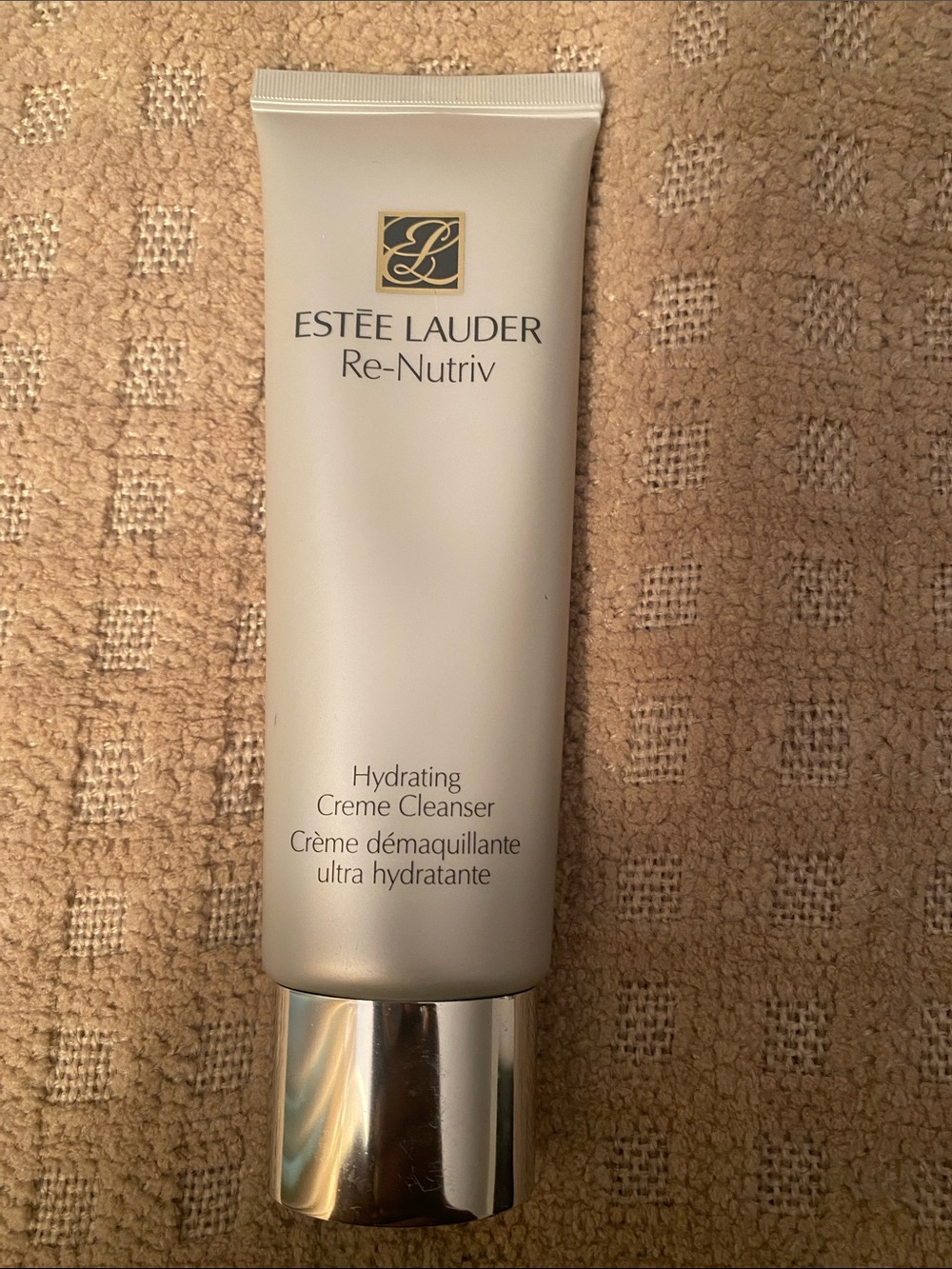 Estee Lauder Re-Nutriv Hydrating Crème Cleanser – White & Silver